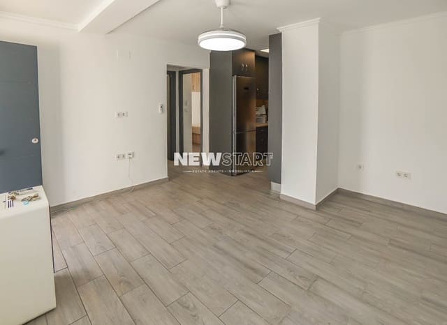 2 slaapkamer Rijtjeshuis te koop in La Marina, Elche / Elx met garage - € 122.000 (Ref: 9932352)
