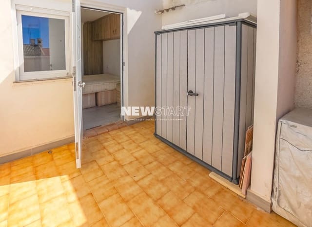 2 slaapkamer Rijtjeshuis te koop in La Marina, Elche / Elx met garage - € 122.000 (Ref: 9932352)