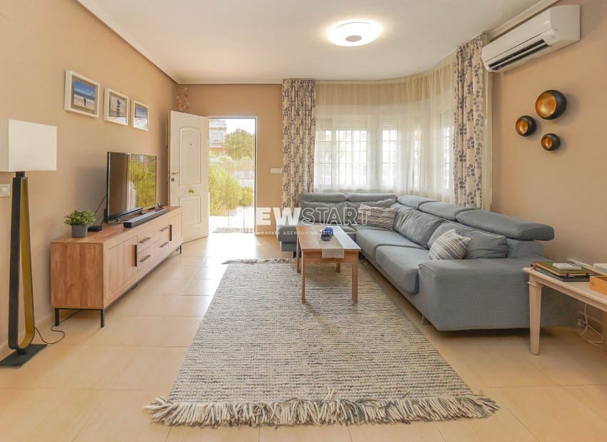 3 soveværelse Villa til salg i La Marina med swimmingpool - € 370.000 (Ref: 9932353)