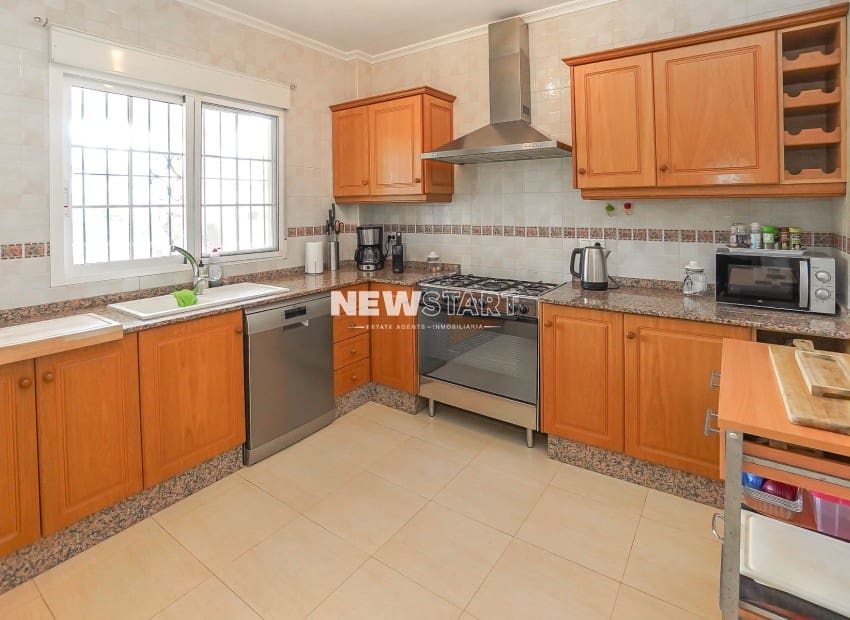3 soveværelse Villa til salg i La Marina med swimmingpool - € 370.000 (Ref: 9932353)