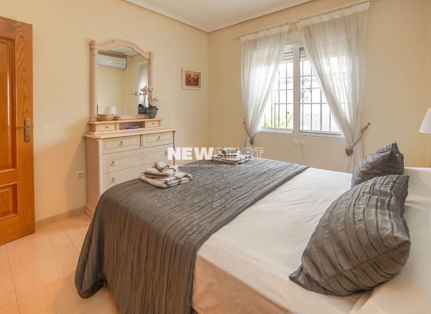 3 soveværelse Villa til salg i La Marina med swimmingpool - € 370.000 (Ref: 9932353)