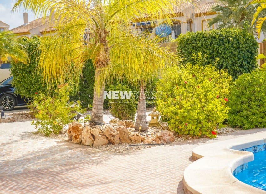 3 soveværelse Villa til salg i La Marina med swimmingpool - € 370.000 (Ref: 9932353)