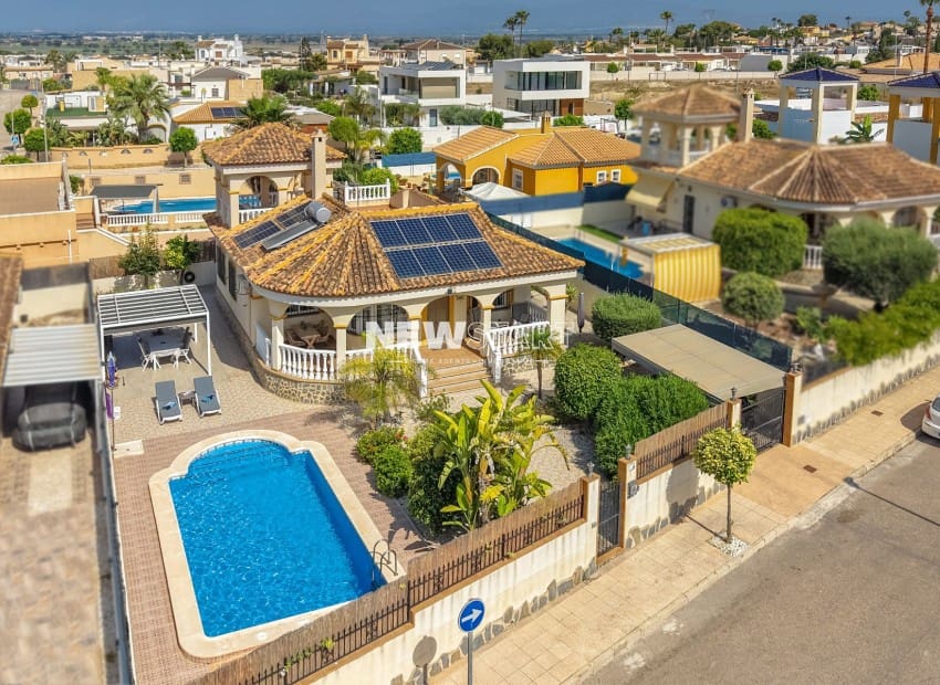 3 soveværelse Villa til salg i La Marina med swimmingpool - € 370.000 (Ref: 9932353)