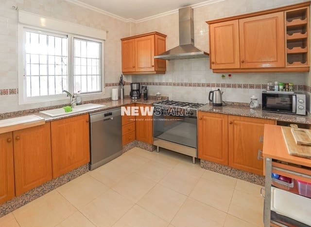 3 soveværelse Villa til salg i La Marina, Elche / Elx med swimmingpool - € 370.000 (Ref: 9932353)