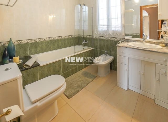 3 soveværelse Villa til salg i La Marina, Elche / Elx med swimmingpool - € 370.000 (Ref: 9932353)