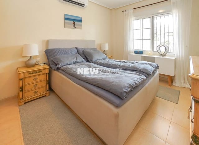 3 soveværelse Villa til salg i La Marina, Elche / Elx med swimmingpool - € 370.000 (Ref: 9932353)
