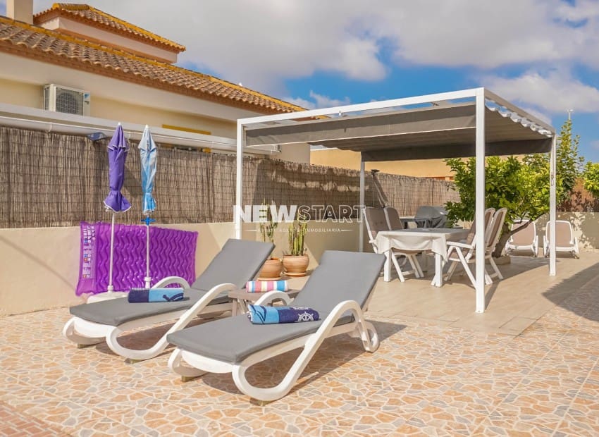 3 soveværelse Villa til salg i La Marina med swimmingpool - € 370.000 (Ref: 9932353)