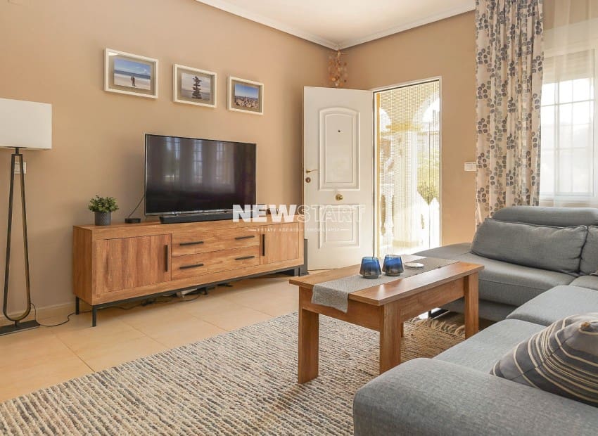 3 soveværelse Villa til salg i La Marina med swimmingpool - € 370.000 (Ref: 9932353)