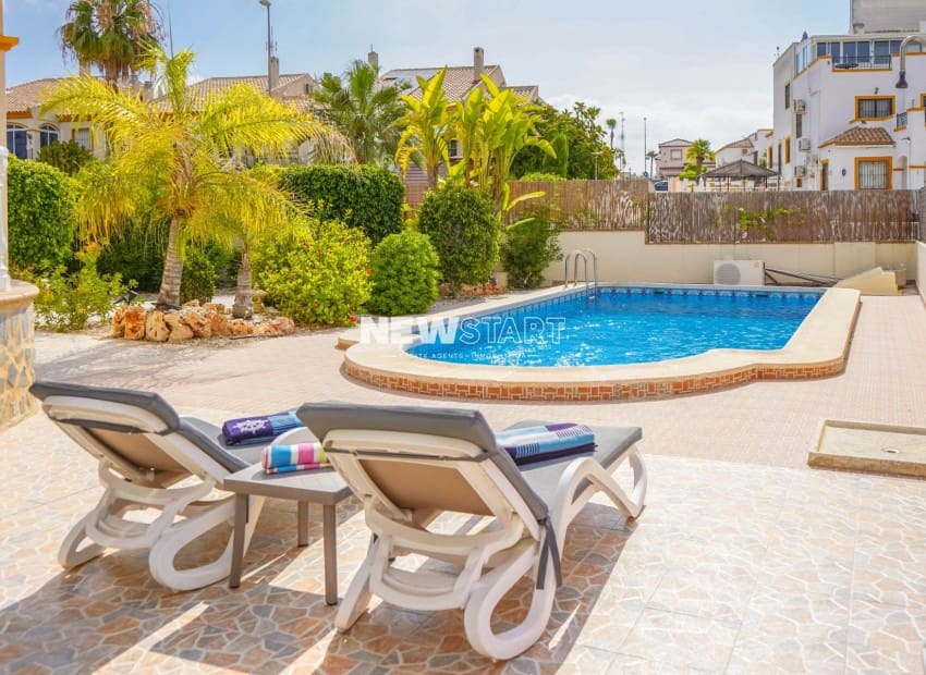 3 soveværelse Villa til salg i La Marina med swimmingpool - € 370.000 (Ref: 9932353)