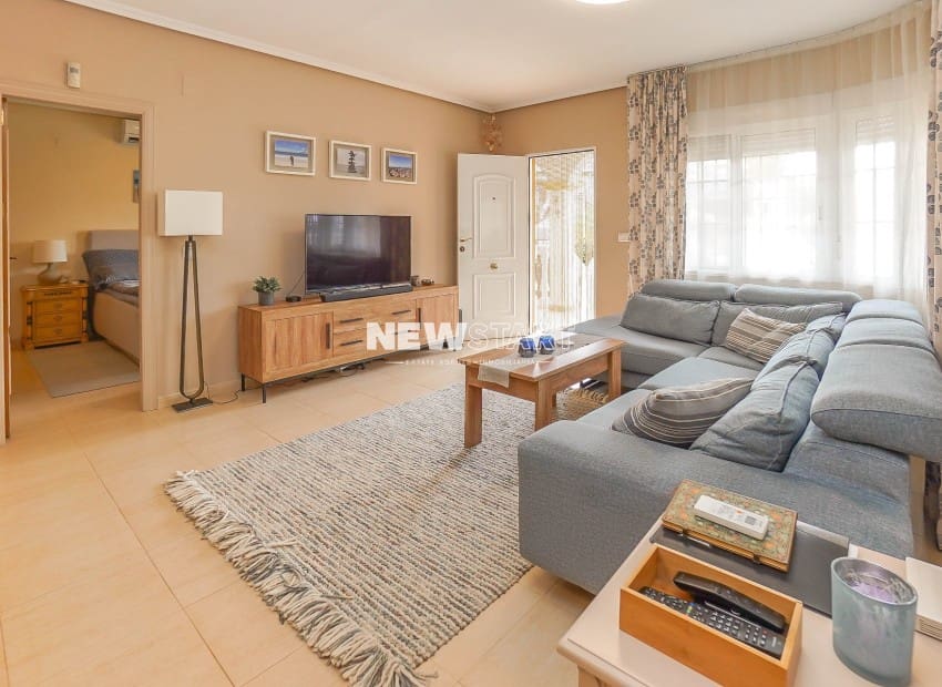 3 soveværelse Villa til salg i La Marina med swimmingpool - € 370.000 (Ref: 9932353)