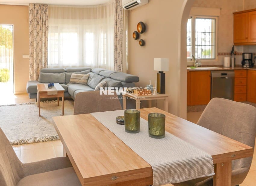 3 soveværelse Villa til salg i La Marina med swimmingpool - € 370.000 (Ref: 9932353)