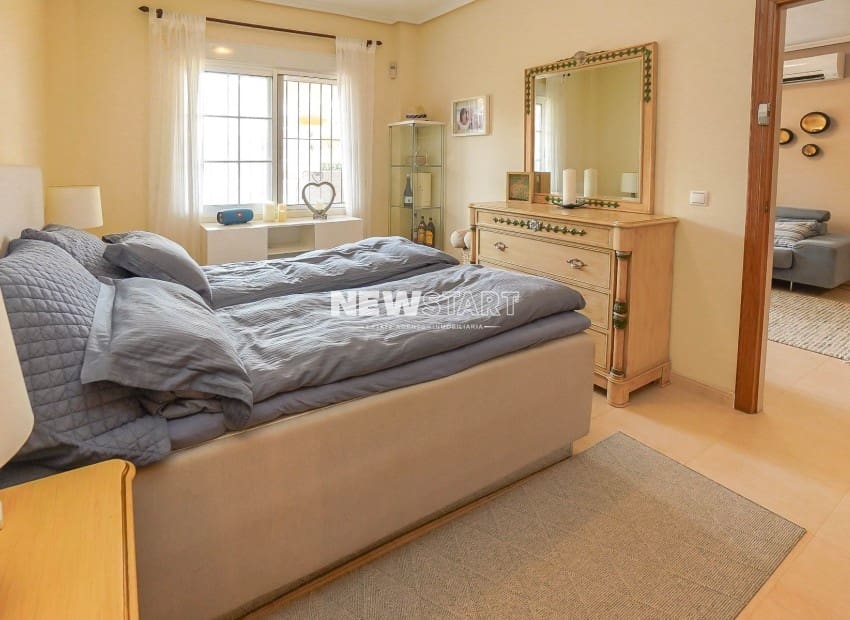 3 soveværelse Villa til salg i La Marina med swimmingpool - € 370.000 (Ref: 9932353)