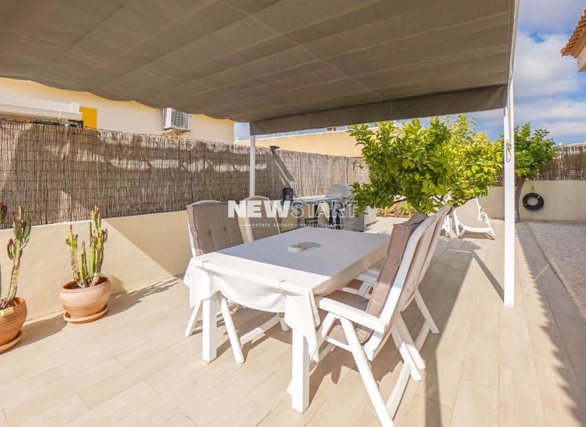 3 soveværelse Villa til salg i La Marina med swimmingpool - € 370.000 (Ref: 9932353)