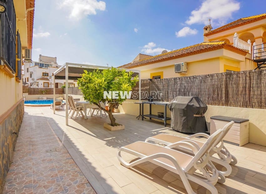 3 soveværelse Villa til salg i La Marina med swimmingpool - € 370.000 (Ref: 9932353)