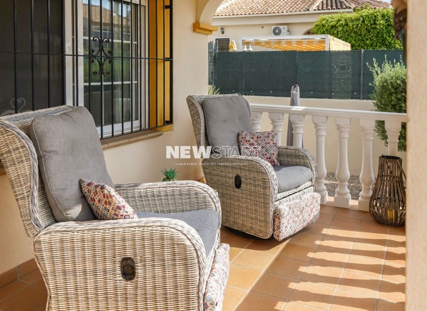 3 soveværelse Villa til salg i La Marina med swimmingpool - € 370.000 (Ref: 9932353)