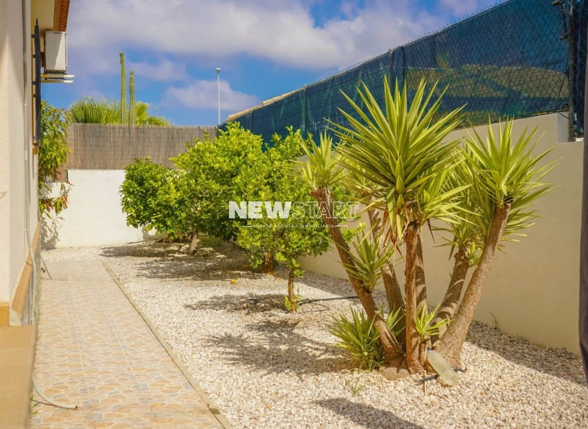 3 soveværelse Villa til salg i La Marina med swimmingpool - € 370.000 (Ref: 9932353)