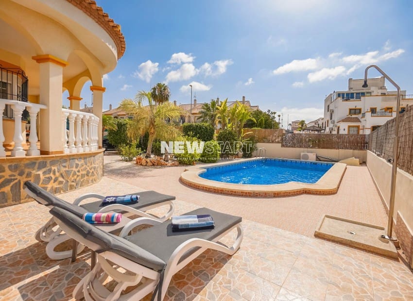 3 soveværelse Villa til salg i La Marina med swimmingpool - € 370.000 (Ref: 9932353)