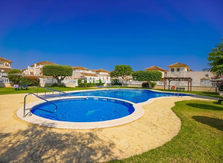 3 sovrum Semi-fristående Villa till salu i Algorfa med pool - 215 000 € (Ref: 9944338)