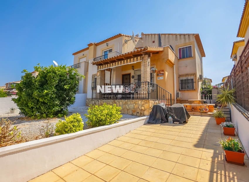 3 sovrum Semi-fristående Villa till salu i Algorfa med pool - 215 000 € (Ref: 9944338)