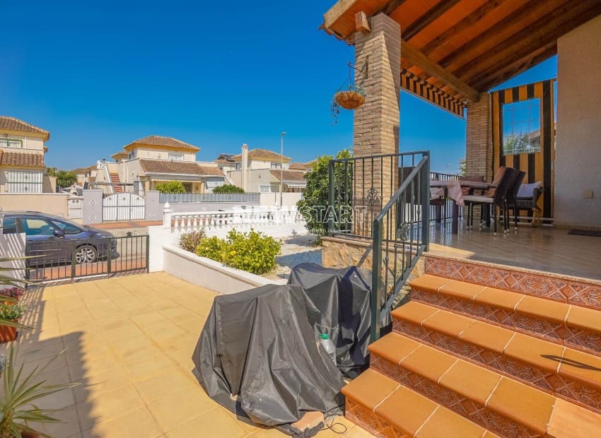 3 sovrum Semi-fristående Villa till salu i Algorfa med pool - 215 000 € (Ref: 9944338)