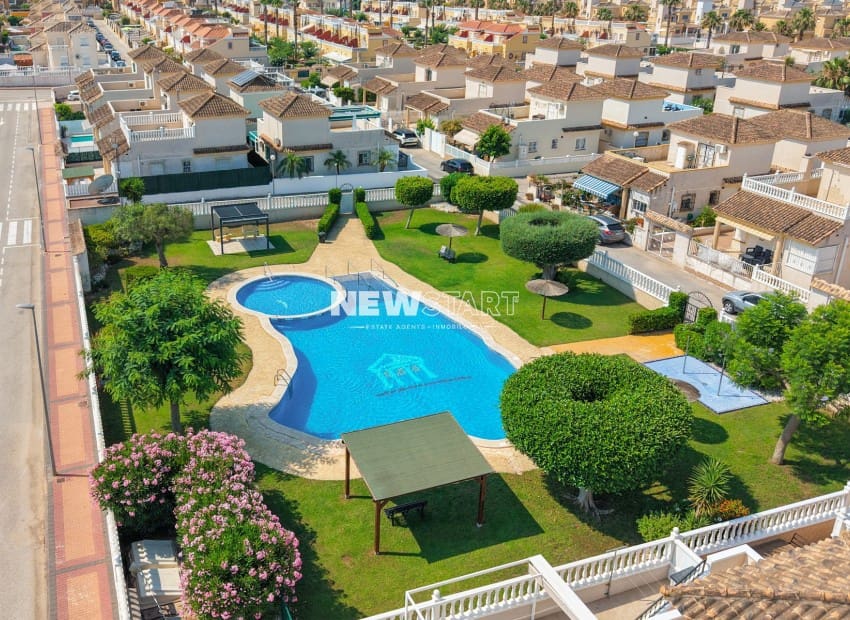 3 sovrum Semi-fristående Villa till salu i Algorfa med pool - 215 000 € (Ref: 9944338)