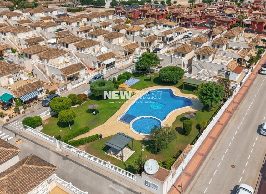 3 sovrum Semi-fristående Villa till salu i Algorfa med pool - 215 000 € (Ref: 9944338)