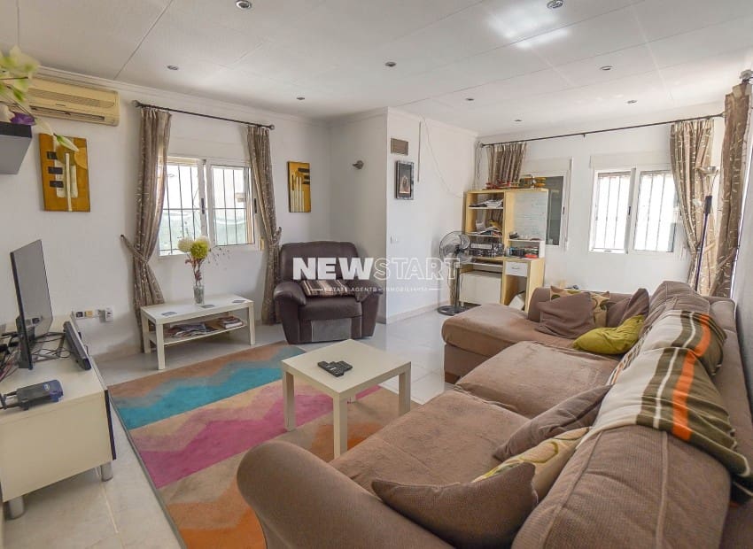 3 Zimmer Villa zu verkaufen in La Marina mit Pool Garage - 260.000 € (Ref: 9965678)