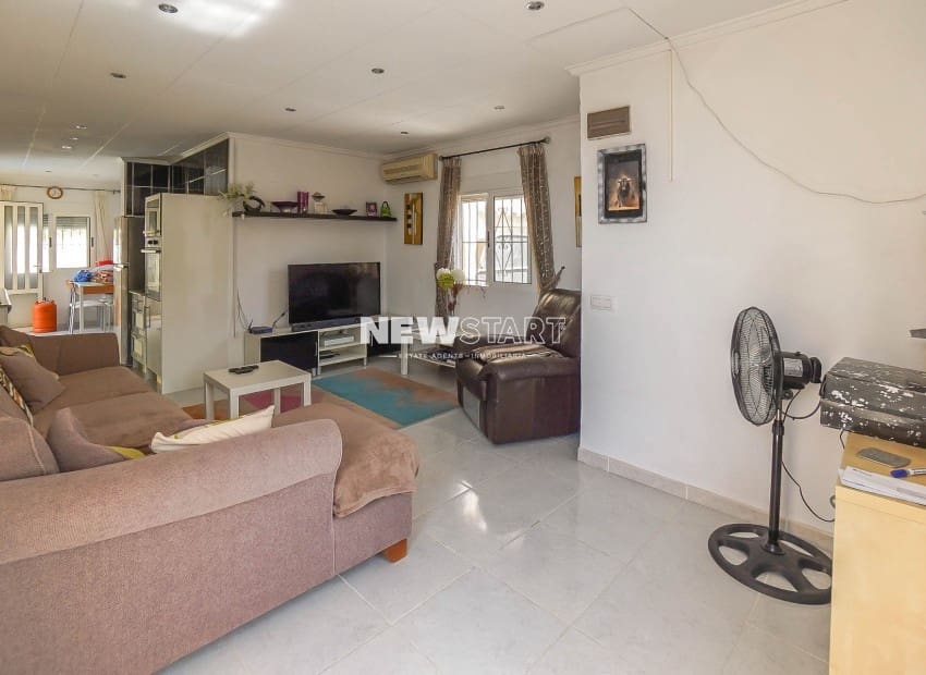 3 Zimmer Villa zu verkaufen in La Marina mit Pool Garage - 260.000 € (Ref: 9965678)