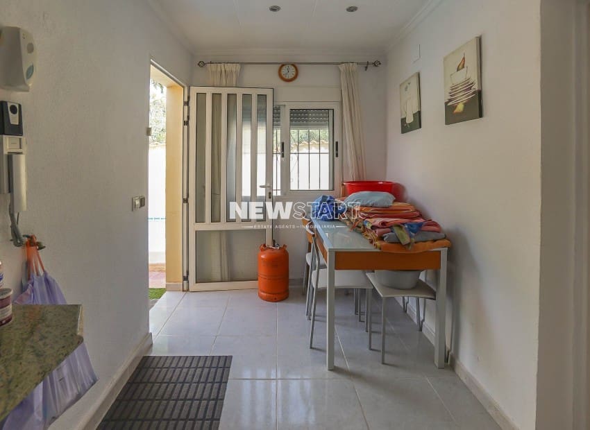3 Zimmer Villa zu verkaufen in La Marina mit Pool Garage - 260.000 € (Ref: 9965678)