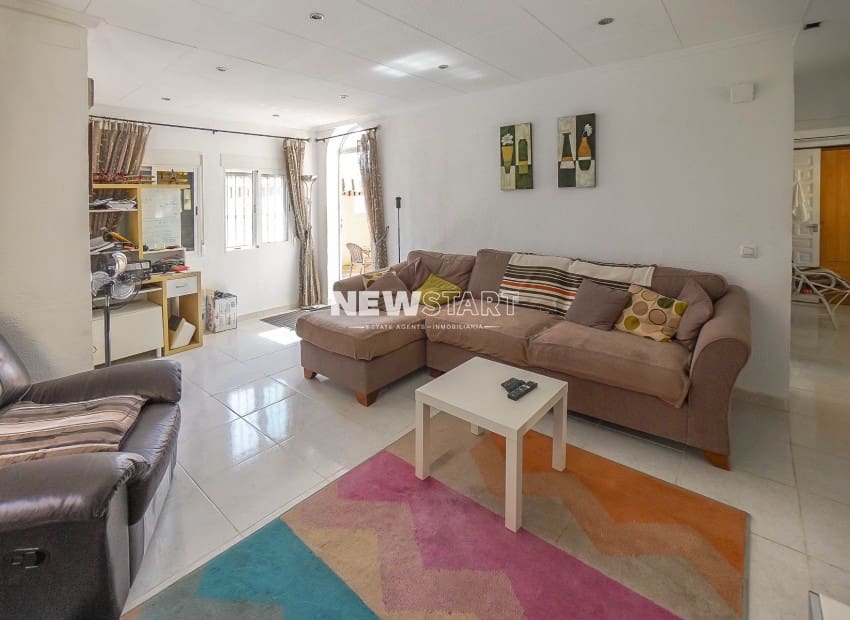 3 Zimmer Villa zu verkaufen in La Marina mit Pool Garage - 260.000 € (Ref: 9965678)