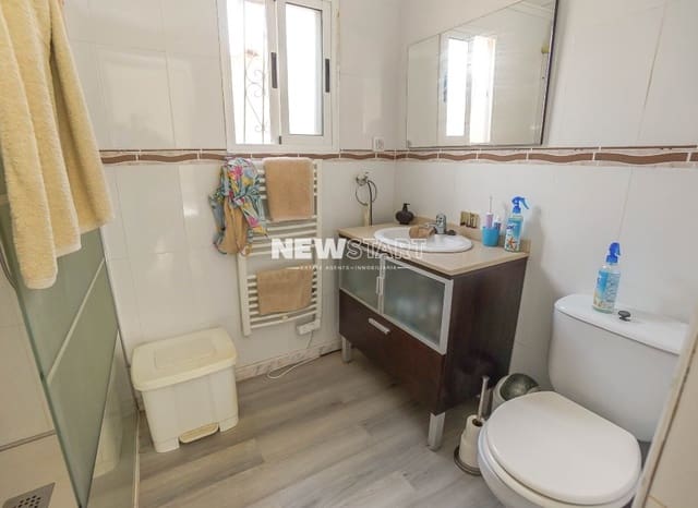 3 Zimmer Villa zu verkaufen in La Marina, Elche / Elx mit Pool Garage - 260.000 € (Ref: 9965678)