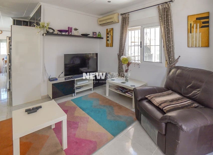 3 Zimmer Villa zu verkaufen in La Marina mit Pool Garage - 260.000 € (Ref: 9965678)
