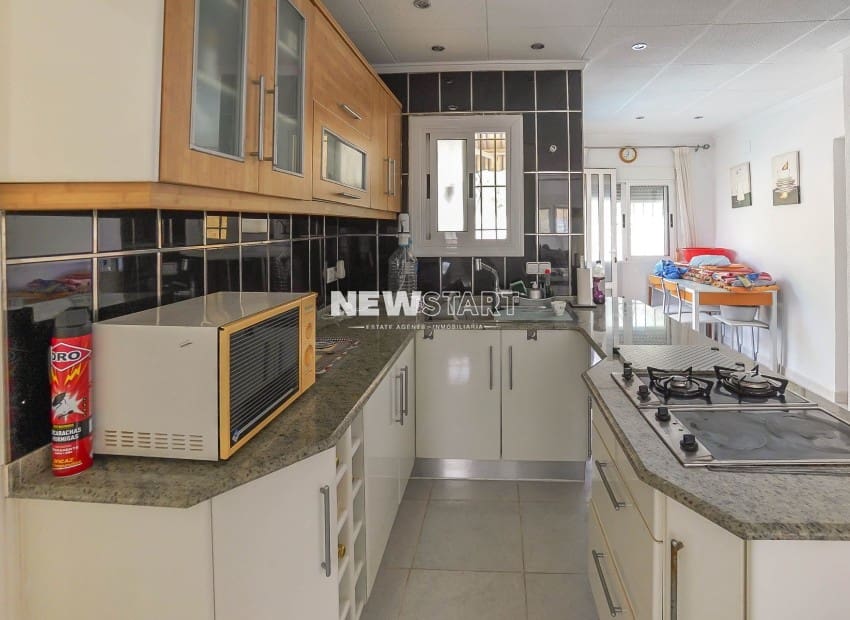 3 Zimmer Villa zu verkaufen in La Marina mit Pool Garage - 260.000 € (Ref: 9965678)