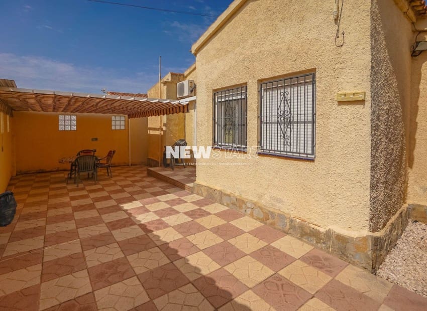3 Zimmer Villa zu verkaufen in La Marina mit Pool Garage - 260.000 € (Ref: 9965678)