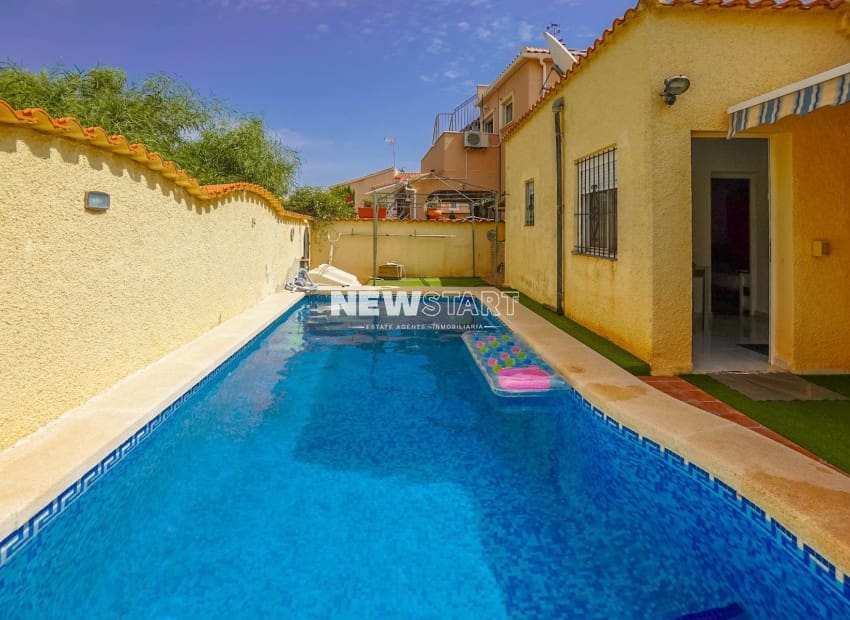 3 Zimmer Villa zu verkaufen in La Marina mit Pool Garage - 260.000 € (Ref: 9965678)