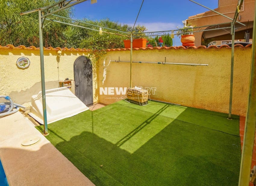 3 Zimmer Villa zu verkaufen in La Marina mit Pool Garage - 260.000 € (Ref: 9965678)