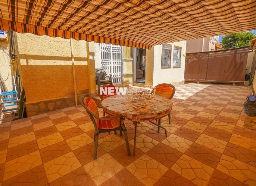 3 Zimmer Villa zu verkaufen in La Marina mit Pool Garage - 260.000 € (Ref: 9965678)