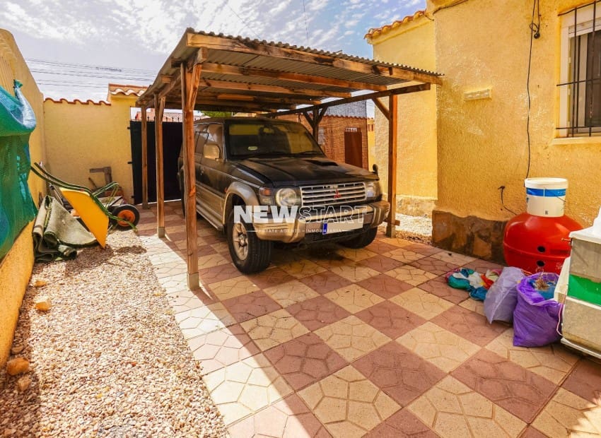3 Zimmer Villa zu verkaufen in La Marina mit Pool Garage - 260.000 € (Ref: 9965678)