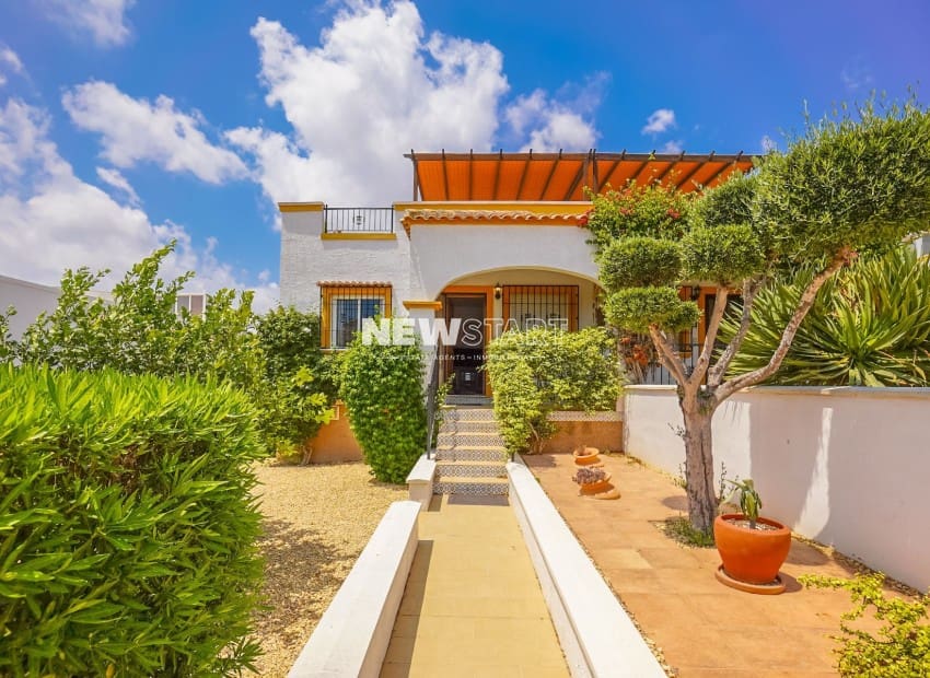2 sypialnia Dom blizniak na sprzedaż w San Fulgencio z basenem - 185 000 € (Ref: 9984227)