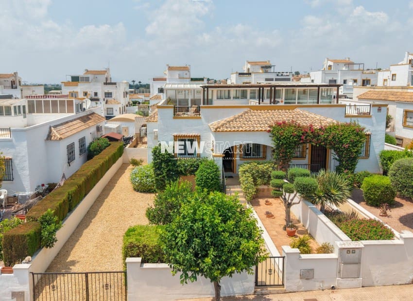 2 sypialnia Dom blizniak na sprzedaż w San Fulgencio z basenem - 185 000 € (Ref: 9984227)
