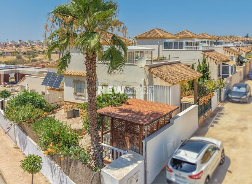 3 soverom Villa til salgs i La Marina med svømmebasseng - € 219 995 (Ref: 9989857)