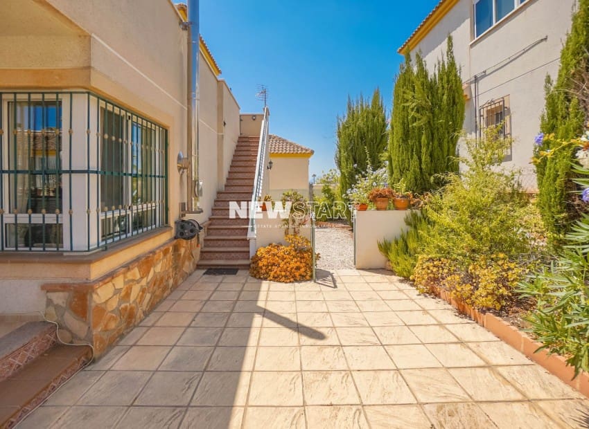 3 soverom Villa til salgs i La Marina med svømmebasseng - € 219 995 (Ref: 9989857)