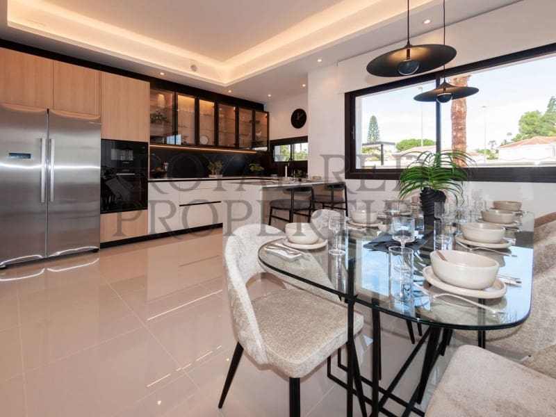 3 bedroom Villa for sale in Rojales - € 871,162 (Ref: 9262878)