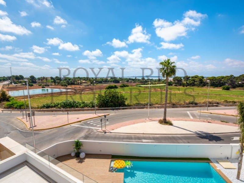 4 bedroom Villa for sale in Rojales - € 801,810 (Ref: 9262885)