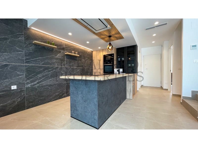 4 bedroom Semi-detached Villa for sale in Algorfa - € 350,000 (Ref: 9282460)