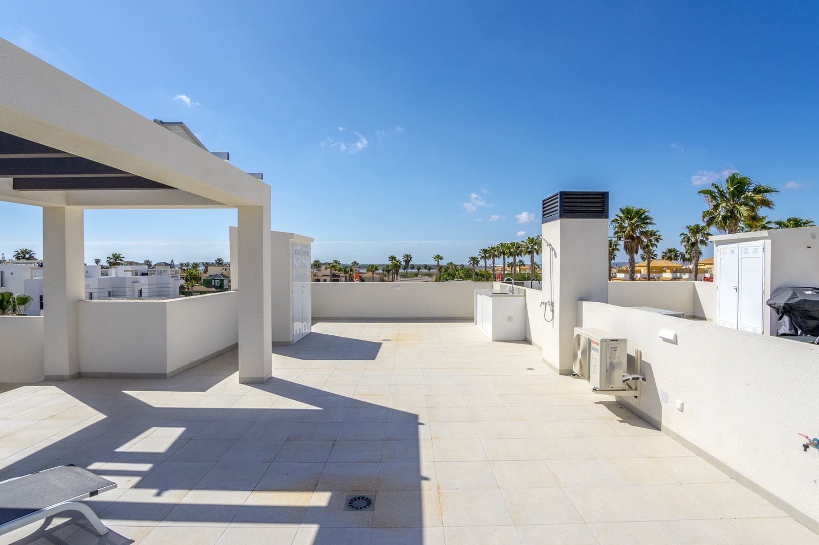 2 sypialnia Penthouse na kwatery wakacyjne w Ciudad Quesada z basenem garażem - 1 050 € (Ref: 9525535)