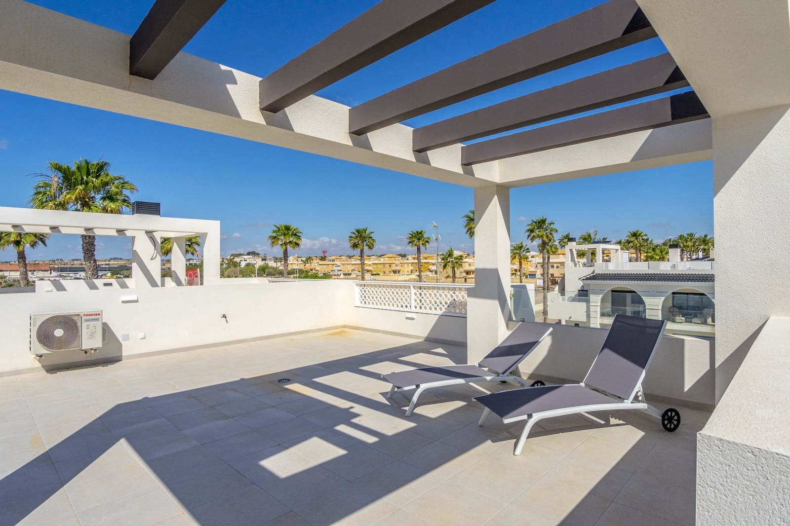 2 sypialnia Penthouse na kwatery wakacyjne w Ciudad Quesada z basenem garażem - 1 050 € (Ref: 9525535)