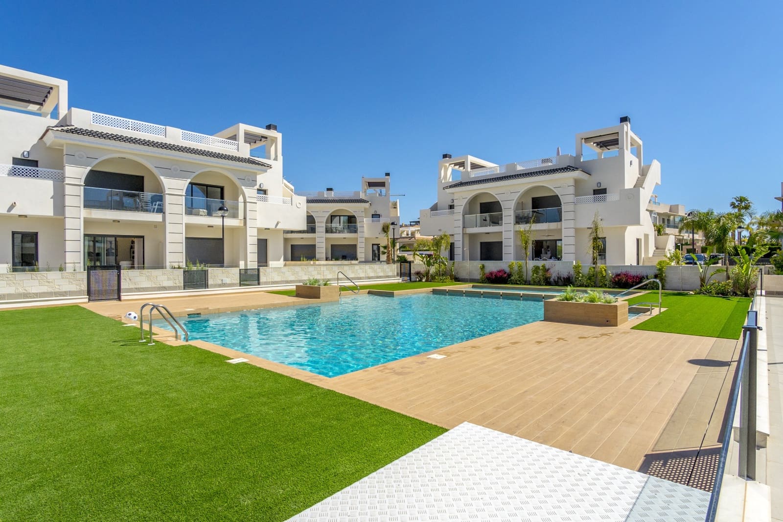 2 sypialnia Penthouse na kwatery wakacyjne w Ciudad Quesada z basenem garażem - 1 050 € (Ref: 9525535)