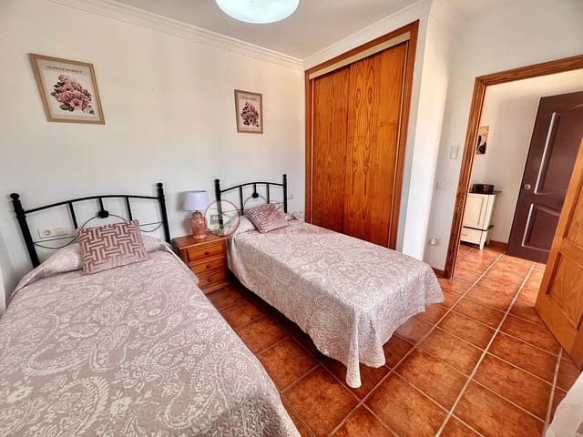 3 bedroom Apartment for rent in El Peñoncillo, Torrox - € 1,250 (Ref: 10043557)