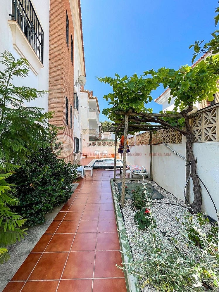 3 Zimmer Villa zu verkaufen in Torrox-Costa mit Pool Garage - 425.000 € (Ref: 10079106)